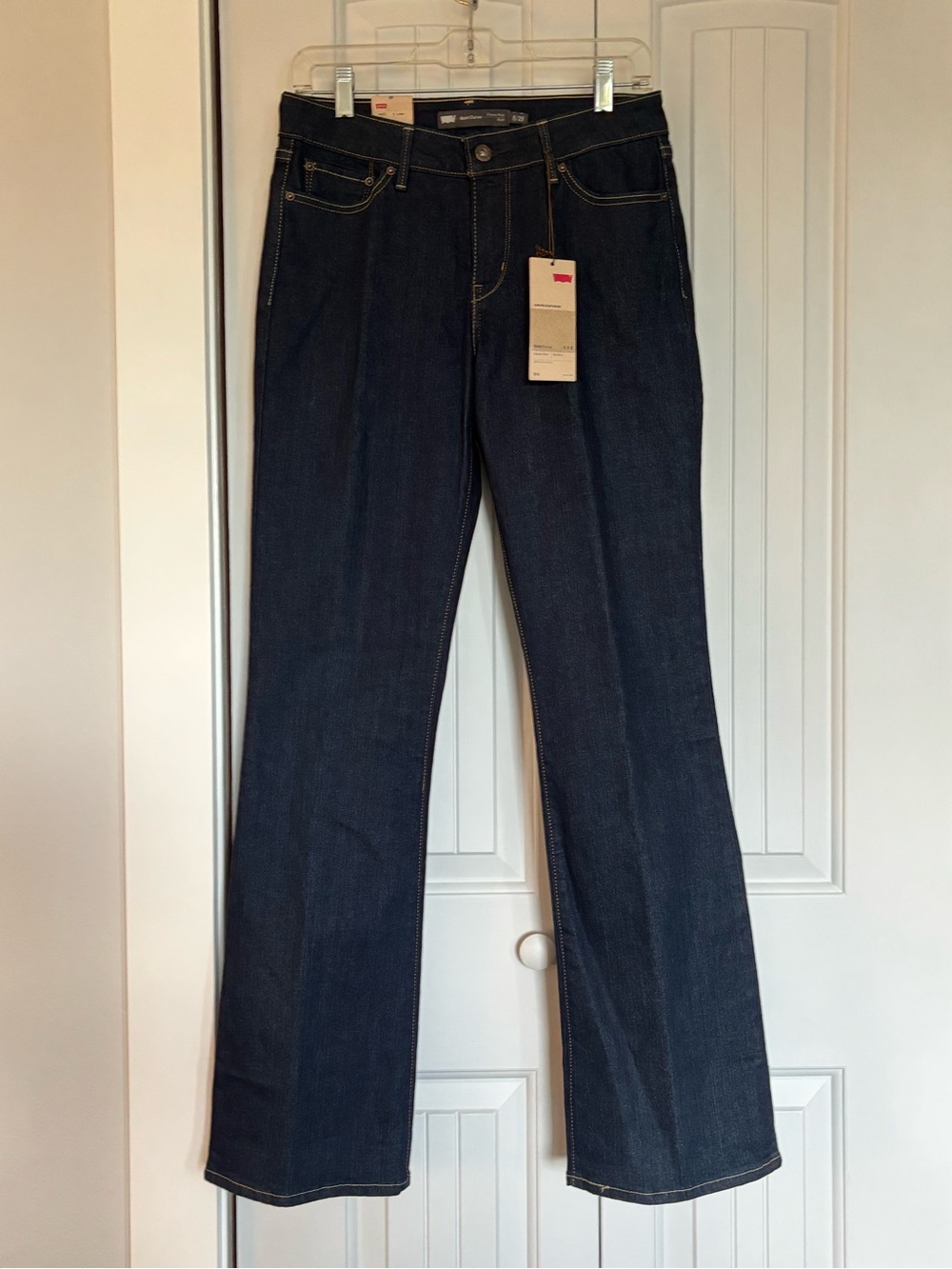 Levi’s NWT Bold Curve 8/29